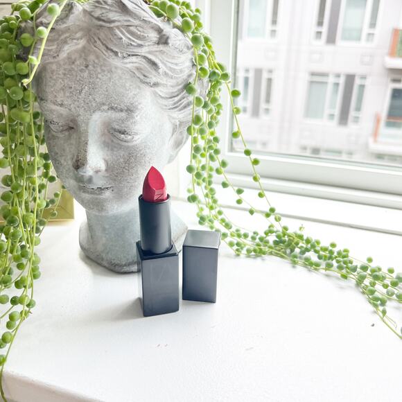 NEW NARS Audacious Lipstick in Rita Red - Picture 1 of 3